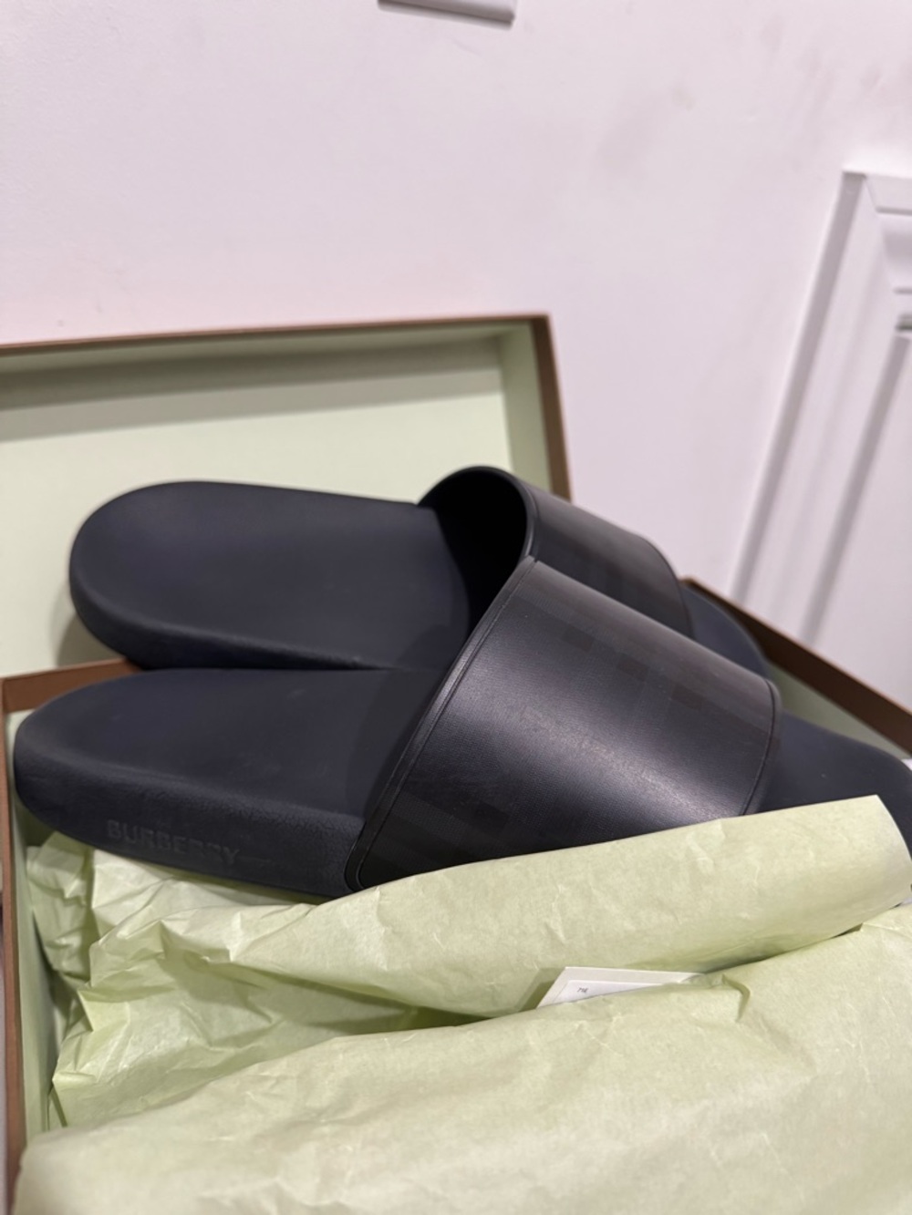 Burberry Black Leather Slide Sandals Men Size 9 - $320 RETAIL - Picture 10 of 11